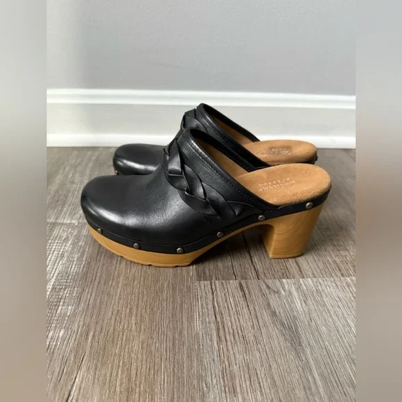 Clark’s Artisan Ledella Meg Black Leather Clogs Mule Heels Wooden Heel Size 6
